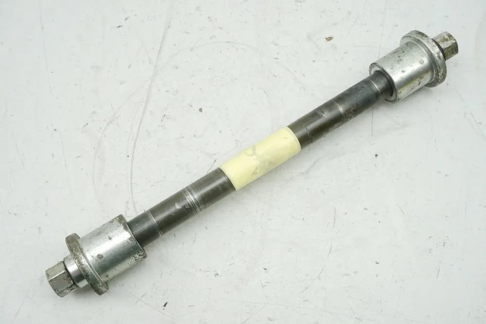 HARLEY DAVIDSON FLHR FL1 1584 Road King Schwingachse Achse Schwinge