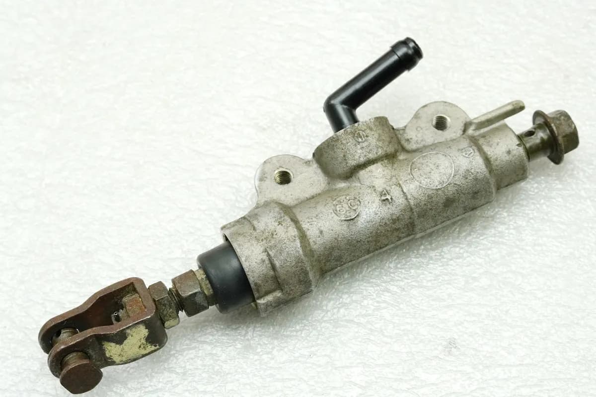 YAMAHA DT 125 R 4BL Bremszylinder hinten original Fußbremszylinder Bremspumpe