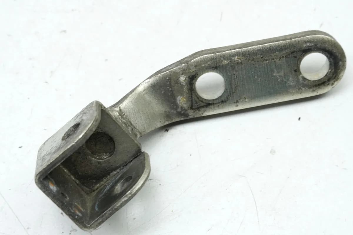 SUZUKI GSX 750 AE INAZUMA Fußrastenträger Fahrer rechts Halter Fußraste