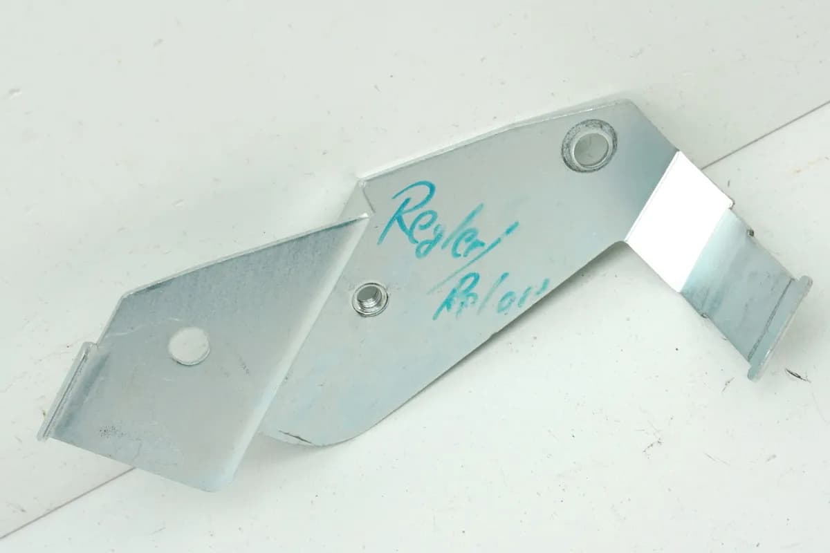 YAMAHA XT 125 X R Halterung Laderegler Halter Relais