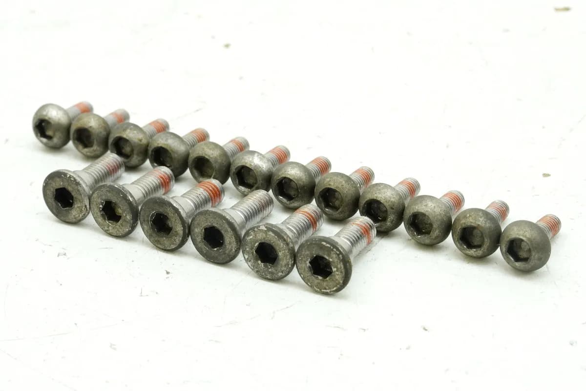 HONDA CBR 1100 XX SC35 Schrauben für Bremsscheiben vorn & hinten