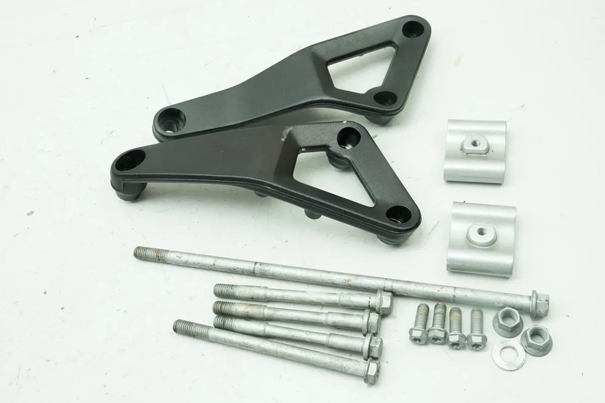 HUSQVARNA Vitpilen HQV 401 Halterung Motor Achse Bolzen Schrauben Motorhalter