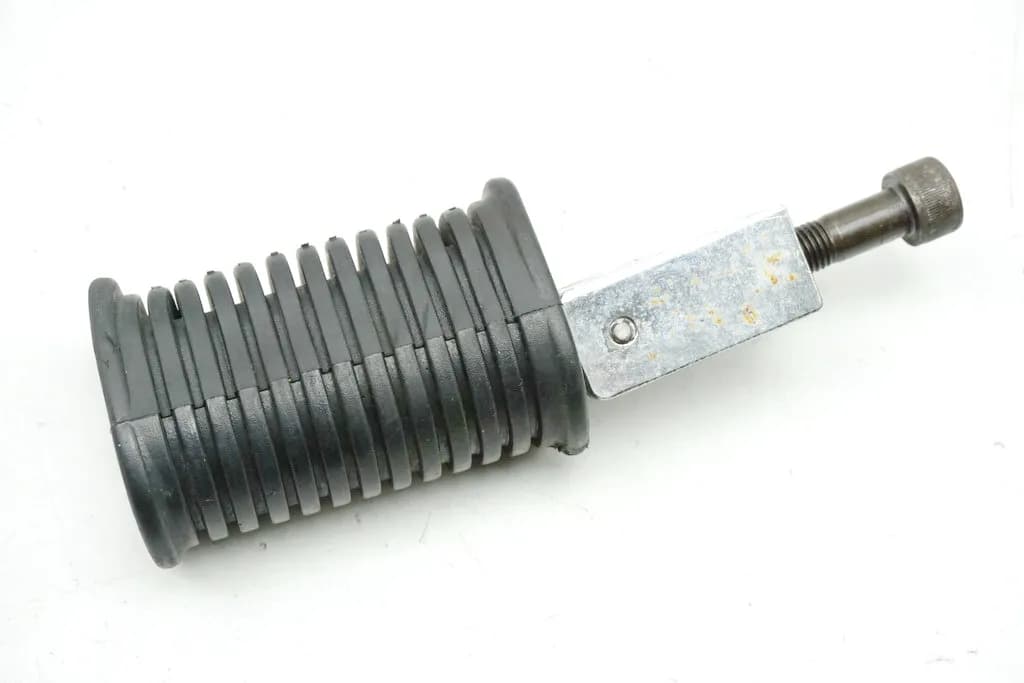 SUZUKI LS 650 NP41A/ B SAVAGE FUßRASTE SOZIUS LINKS