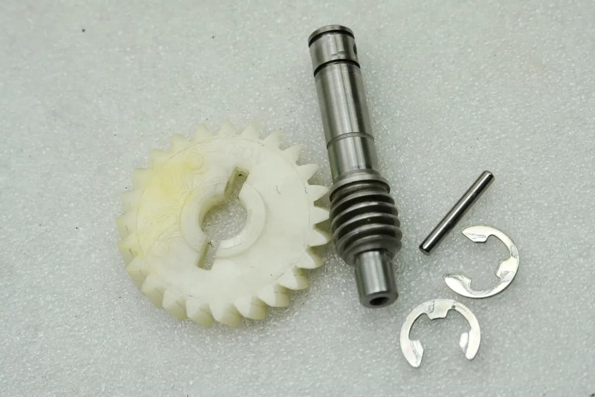 YAMAHA DT 125 R 4BL Antrieb Ölpumpe Welle Antriebsrad Zahnrad (für Motor)