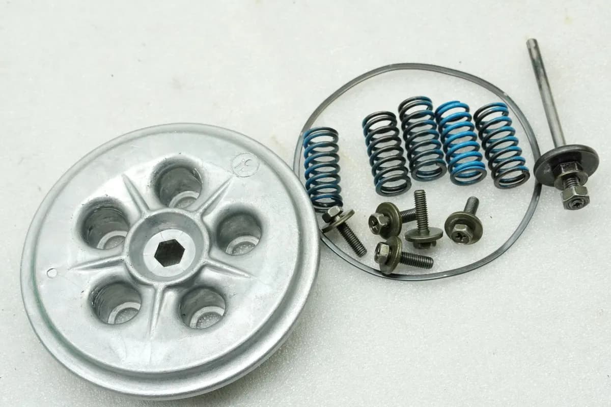 YAMAHA DT 125 R 4BL Druckplatte für Kupplung Kupplungskorb Federn (für Motor)