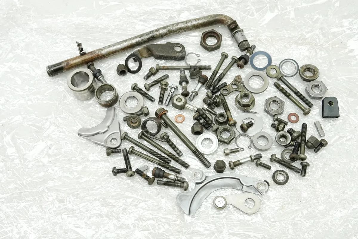 YAMAHA DT 125 R 4BL Schrauben Muttern Kleinteile für Motor Motordeckel Zylinder