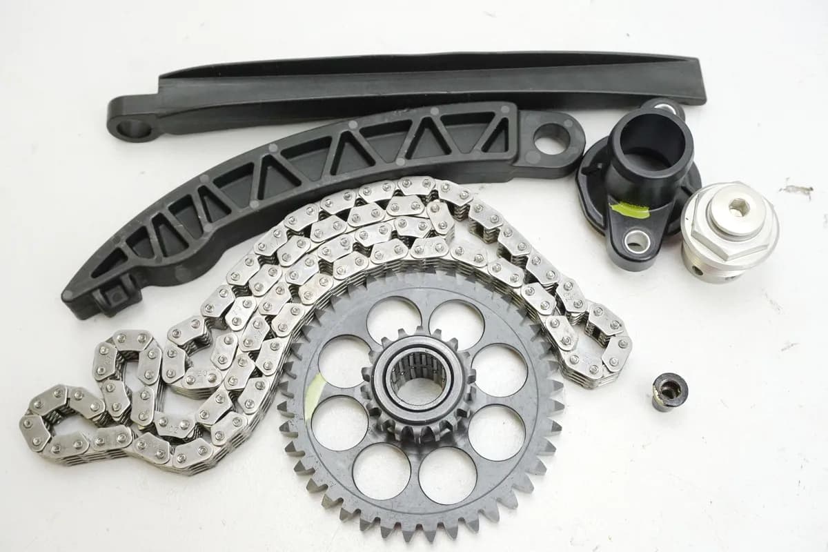 KTM 1290 SUPERDUKE Steuerkette hinten Zylinderkopf Führungsschienen Zwischenrad