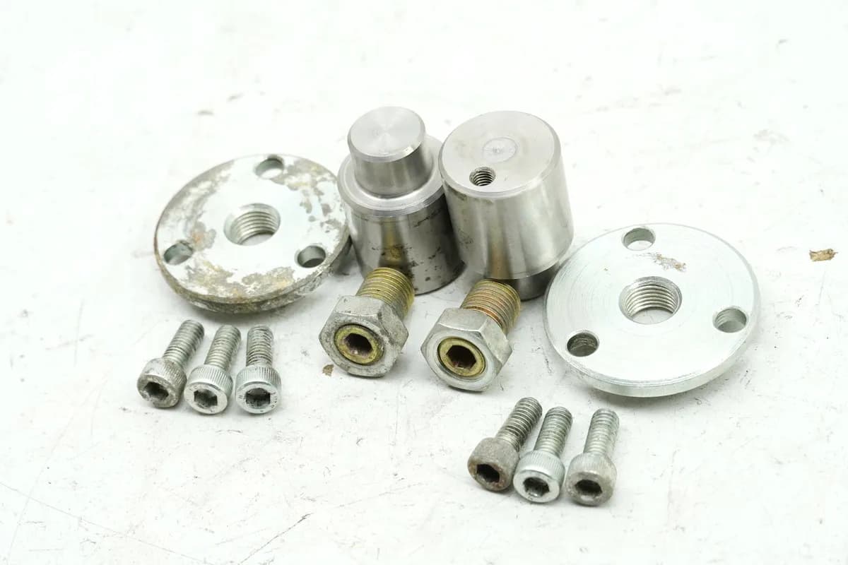 KAWASAKI VN 750 A-D Vulkan Twin Schrauben Bolzen Schwinge Achse Halter Platte