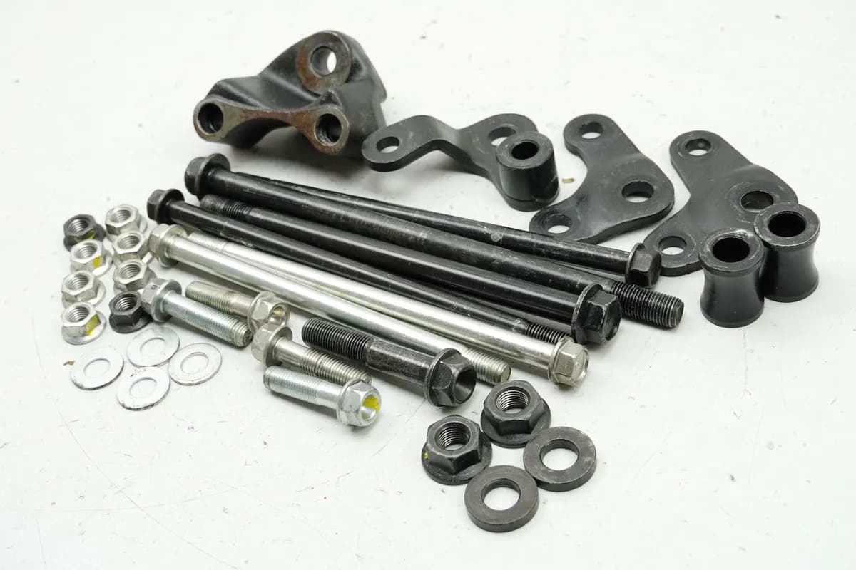 HONDA CBF 1000 FA SC64 Motorhalterung vorn Halter Motor Achse Schrauben