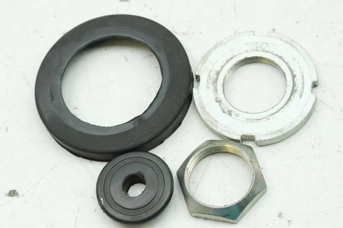 YAMAHA XT 125 X R Mutter Sicherung Lenkkopf Arretierung Gabelbrücke