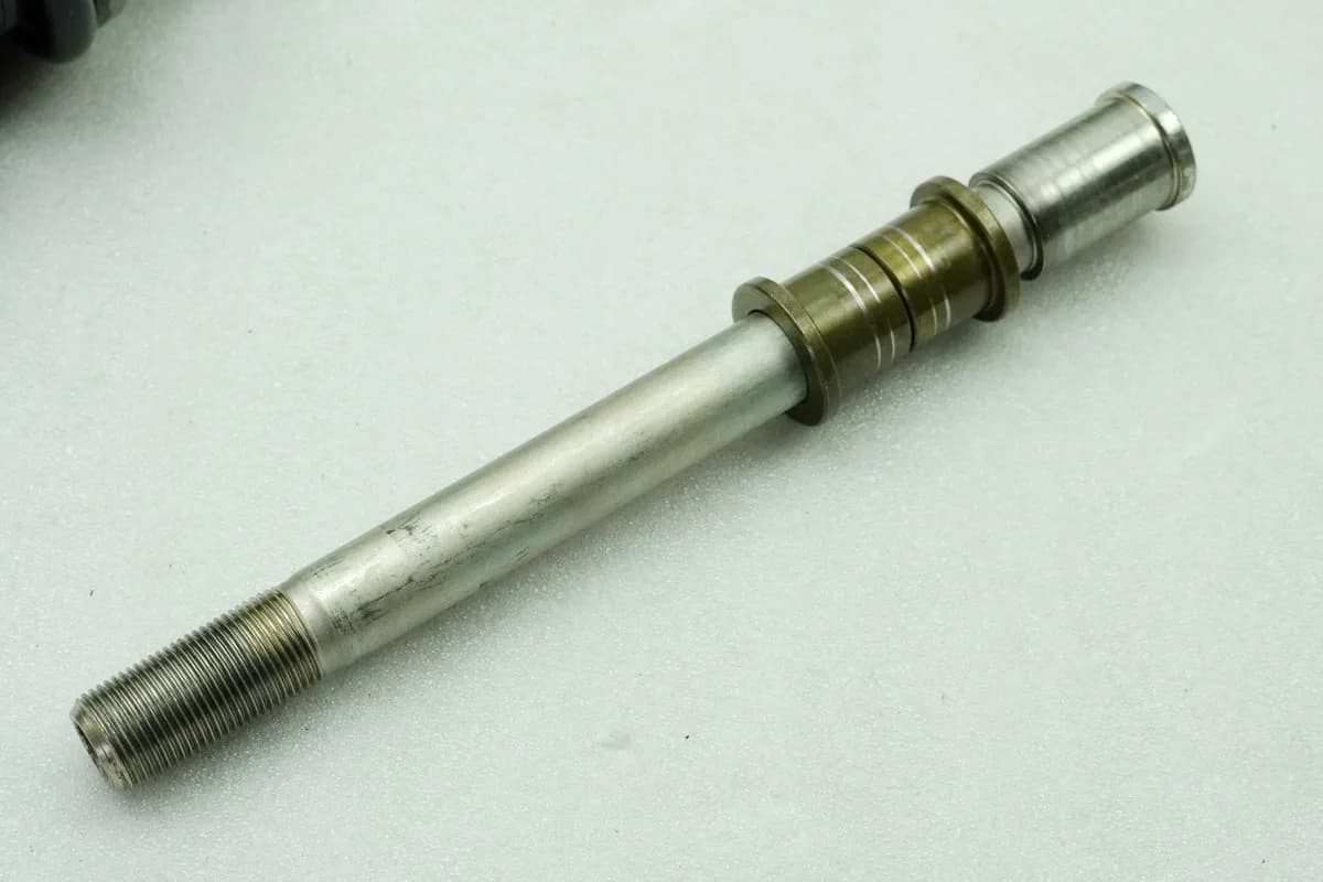 KAWASAKI Z 750 ZR750J Steckachse vorn Achse Distanzhülse (für Felge Gabel) 04-06