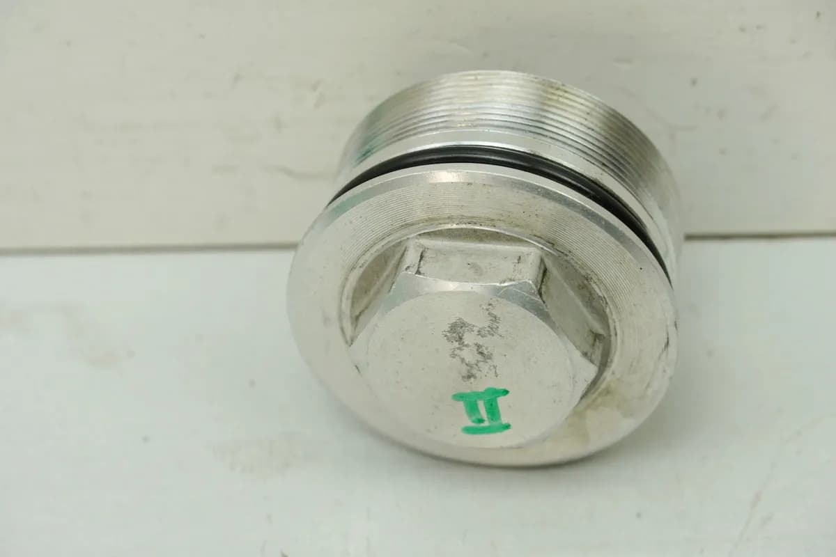 SUZUKI GSX 750 AE INAZUMA Gabel Verschluß Schraube II Stopfen für Standrohr Holm