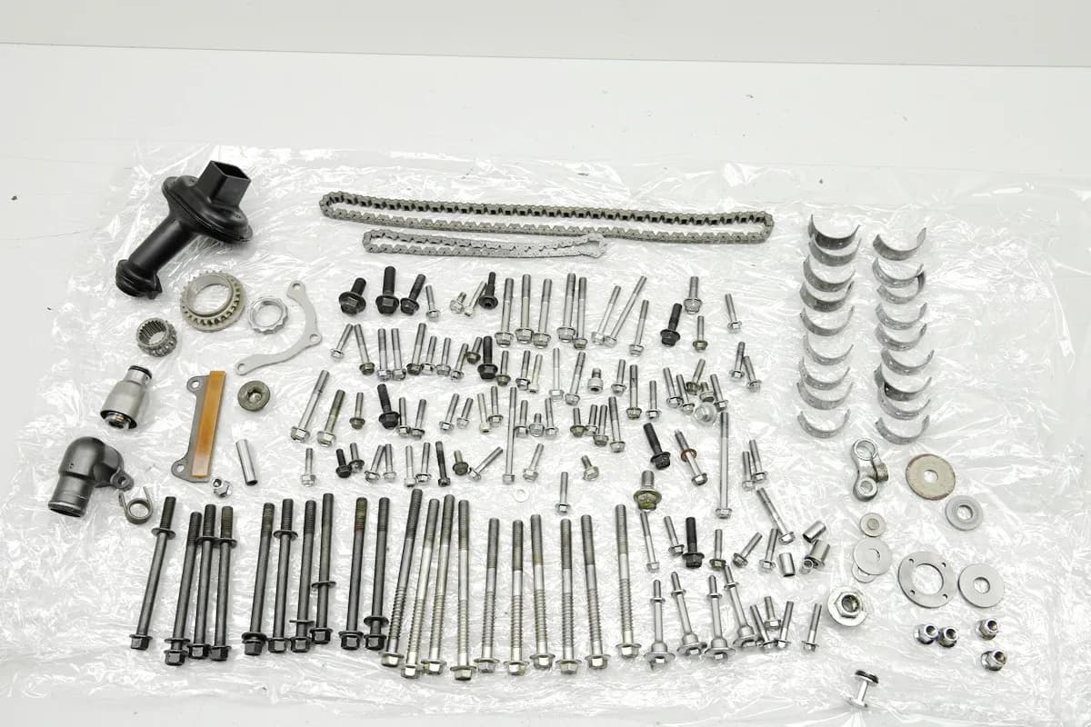 HONDA CBF 1000 FA SC64 Schrauben & Kleinteile (für Motor)