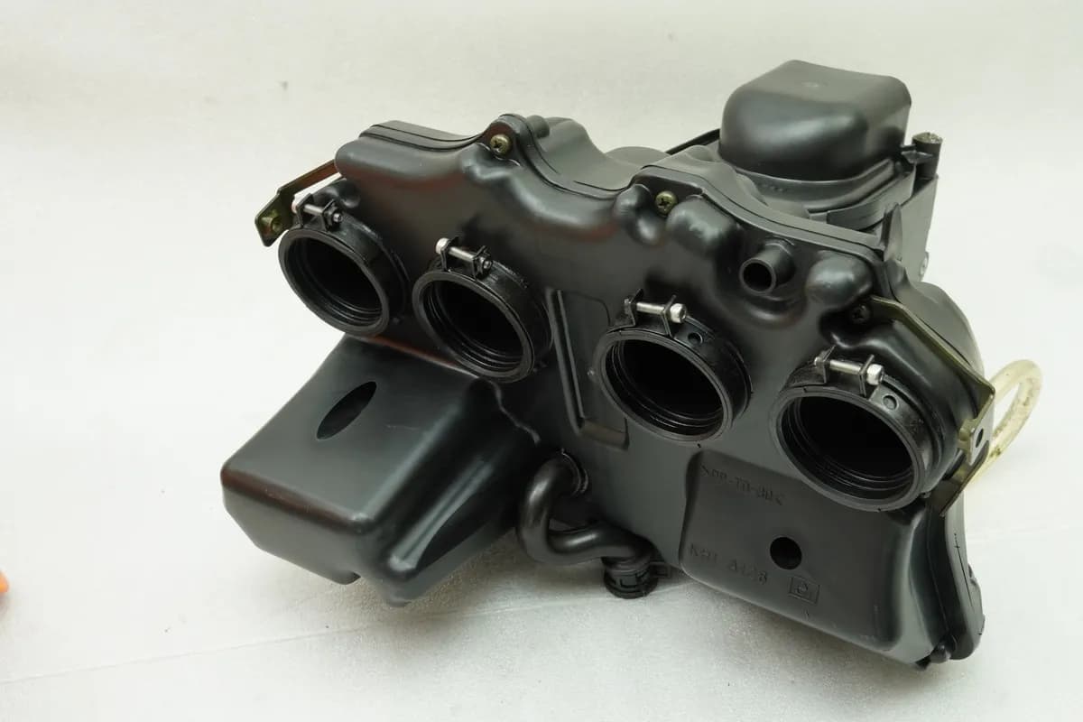 KAWASAKI Z 750 ZR750J Airbox Luftfilterkasten Luftfiltergehäuse Gummis 04-06