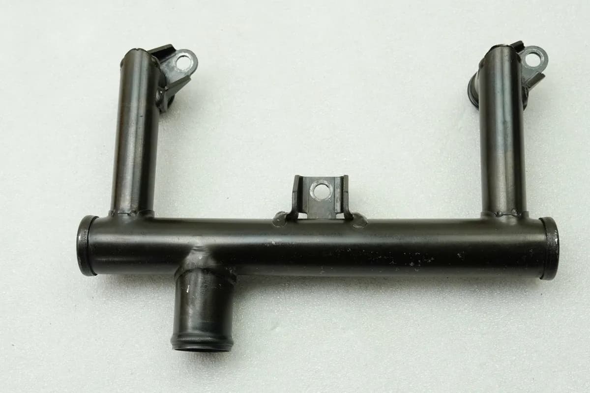 KAWASAKI Z 750 ZR750J Wasserrohr Verteiler Rohr für Motor Zylinderkopf 04-06