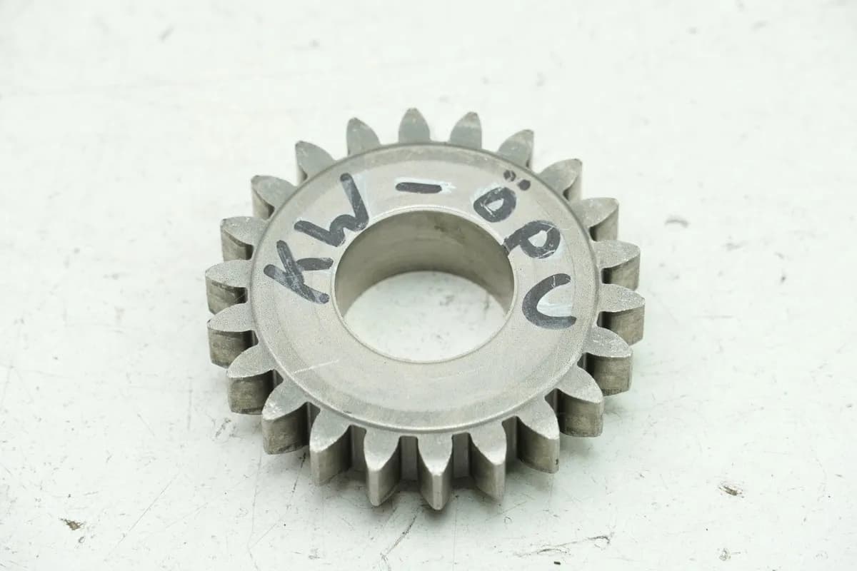 YAMAHA MT 125 A RE11 (RE29) Antriebsrad Ölpumpe Zahnrad (auf Kurbelwelle Motor)