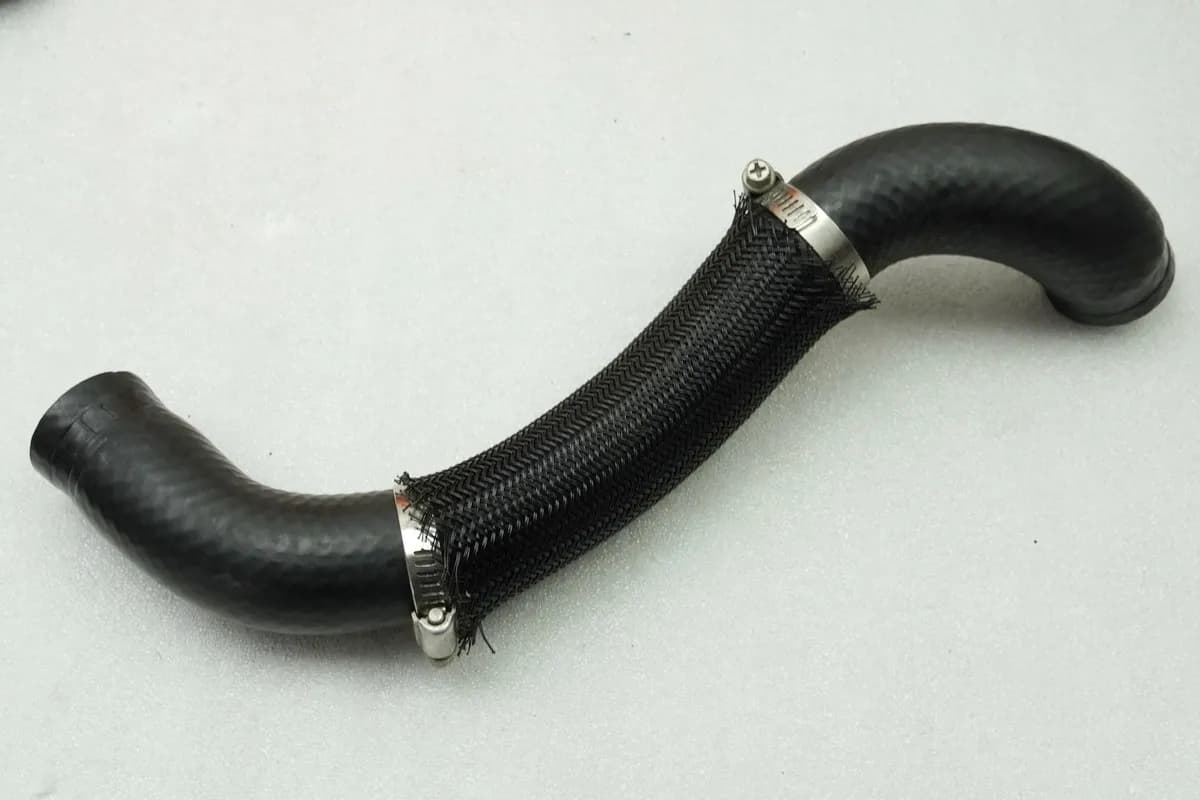 KAWASAKI Z 750 ZR750J Kühlerschlauch Kühler rechts zum Thermostat 04-06