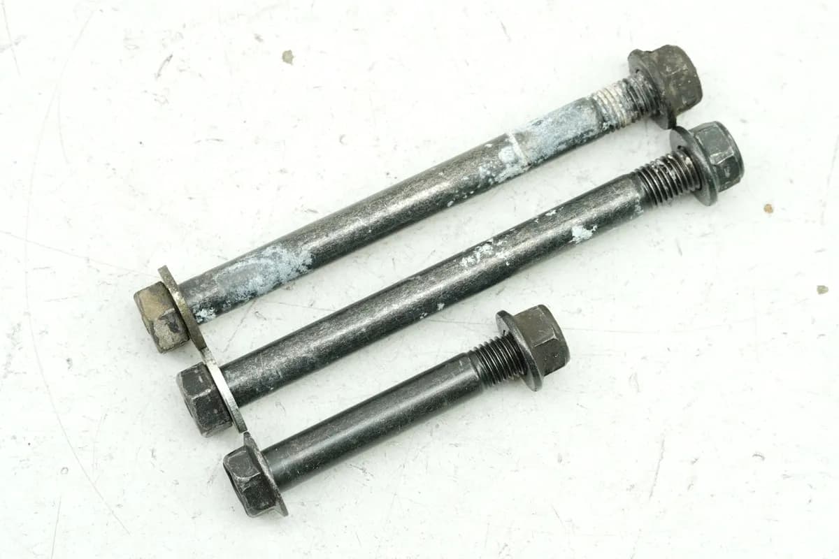 YAMAHA MT 125 A RE11 (RE29) Schrauben Motor Bolzen Halter Motorhalter