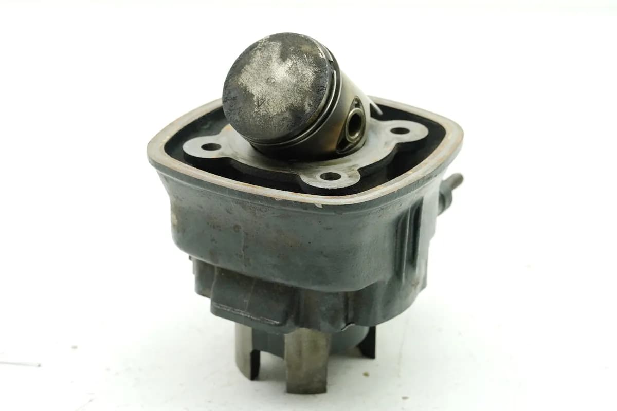 APRILIA SR 50 ZD4TEA Zylinder + Kolben original (für Motor) 15393 km