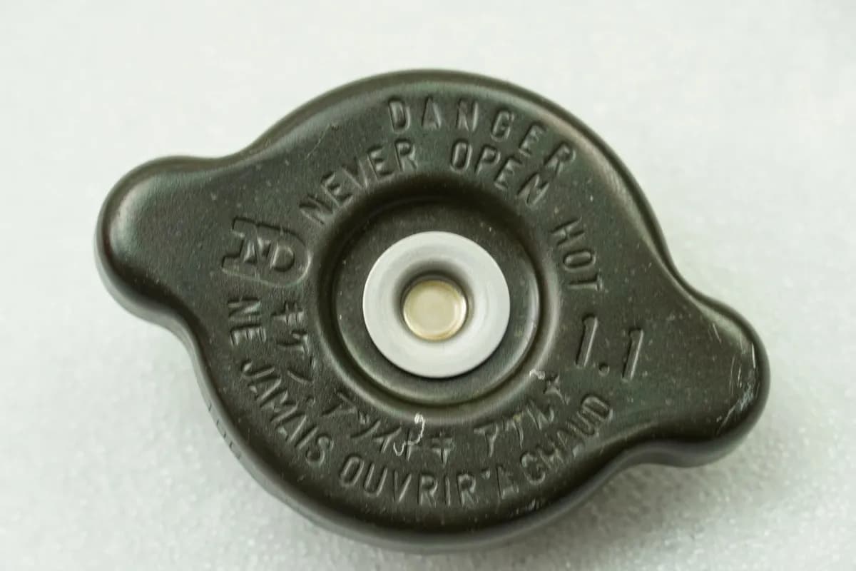 KAWASAKI Z 750 ZR750J Kühlerdeckel Deckel Verschluß Einfüllstutzen Kühler 04-06