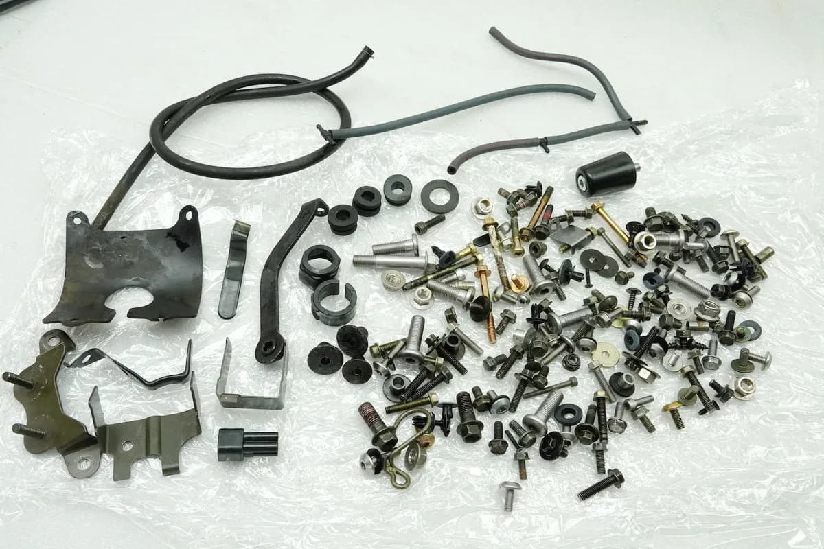 KAWASAKI Z 750 ZR750J Schrauben Kleinteile Muttern für Rahmen Verkleidung 04-06