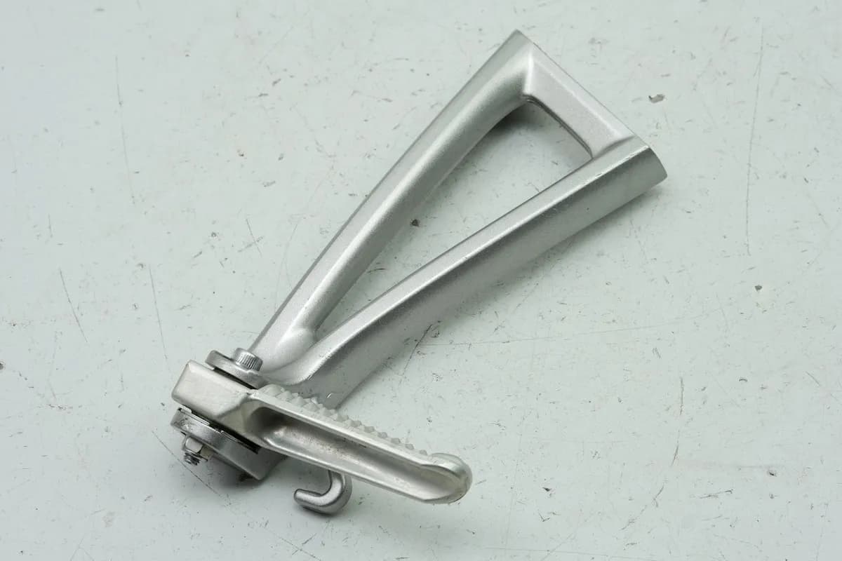 YAMAHA R6 RJ05 RJ09 Fußrastenanlage Sozius links Halter Fußraste 5SL-27430-00-00