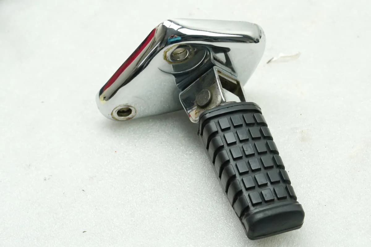 Kawasaki EL 252 EL 250 B Eliminator Fußrastenanlage Sozius links Halter Fußraste