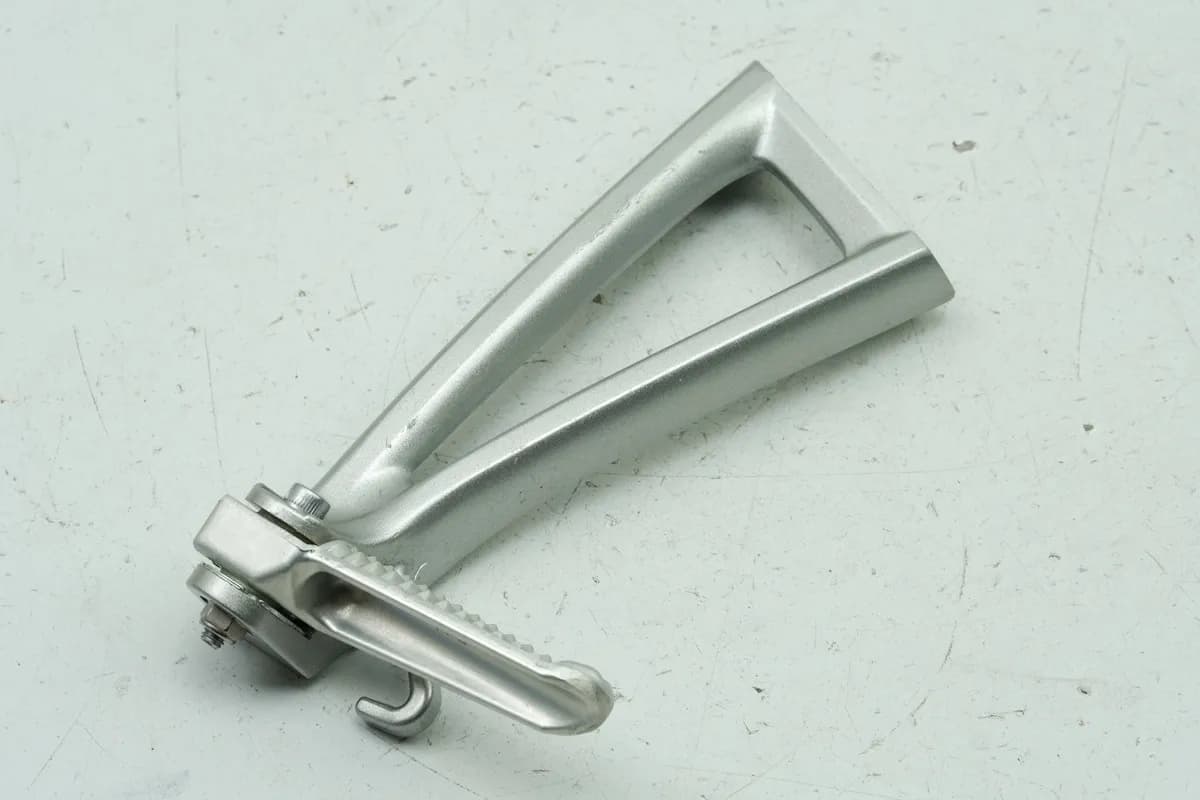 YAMAHA R6 RJ05 RJ09 Fußrastenanlage Sozius links Halter Fußraste 5SL-27430-00-00