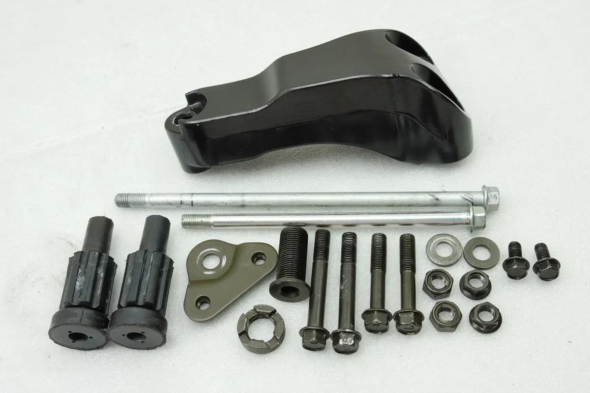 KAWASAKI Z 750 ZR750J Halterung Motor Achse Schrauben Motorhalter Bolzen 04-06