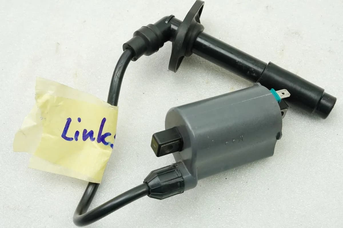 Kawasaki EL 252 EL 250 B Eliminator Zündspule links original Zündkerzenstecker