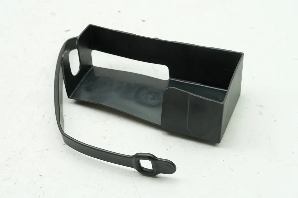 DUCATI MONSTER 696 ABS M5 Batteriekasten Halter Batterie Fach Klemme NUR 1626 km