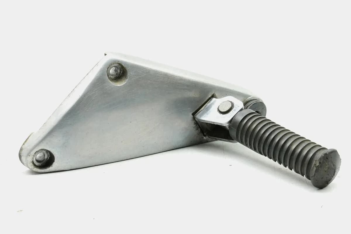 KAWASAKI EN 500 EN 500 A Fußrastenträger Sozius links Halter Fußraste