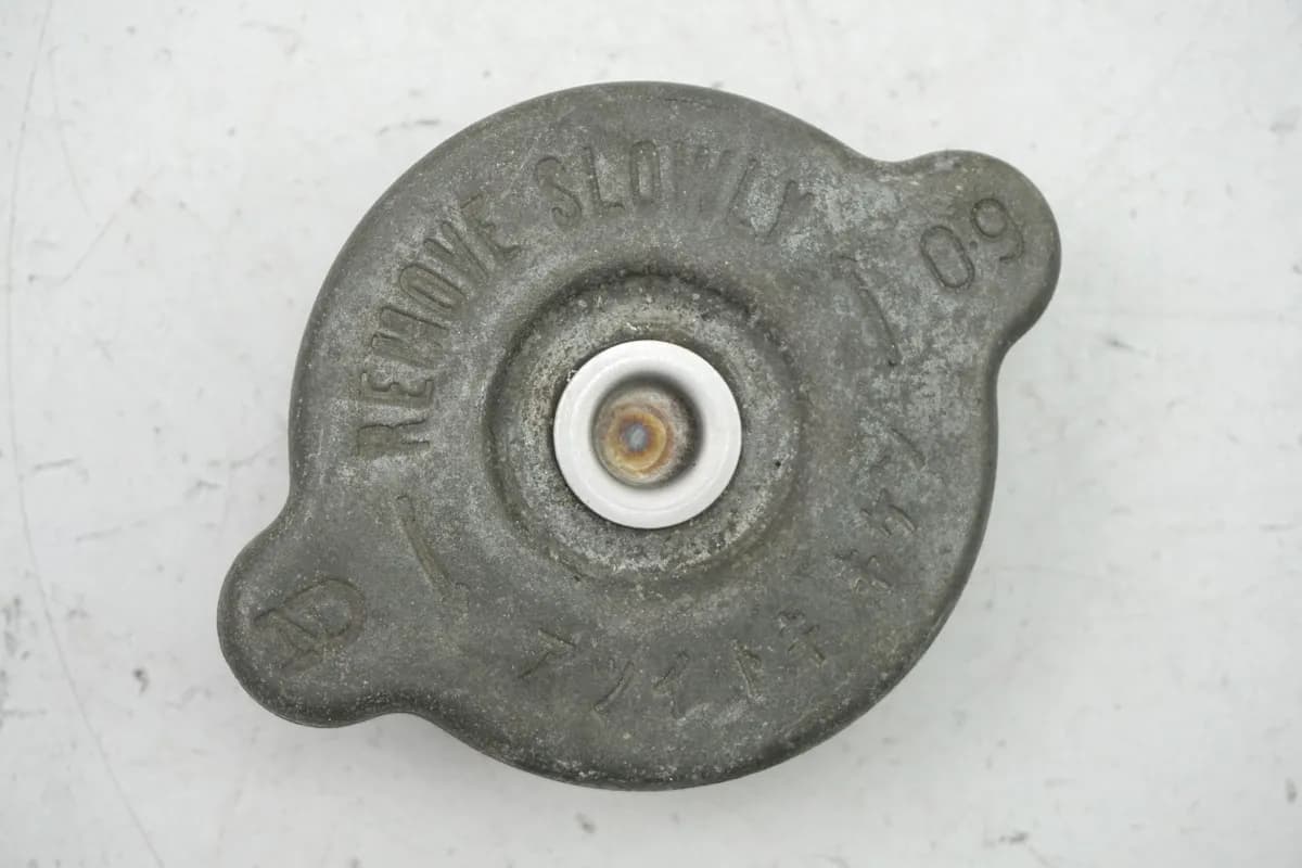 HONDA GL 500 PC02 SILVER WING Kühlerdeckel Verschluß Kühler Deckel Cover