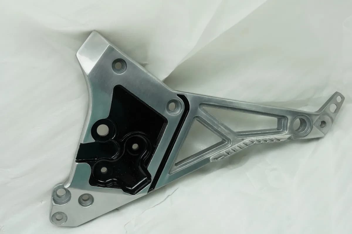 Yamaha FJ 1200 1100 Fußrastenplatte links Halter Fußraste Fußrastenträger NEU