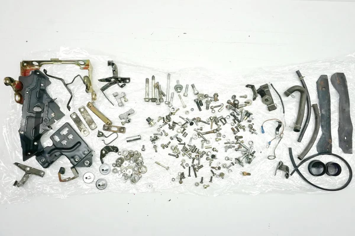 HONDA GL 500 PC02 SILVER WING Schrauben Kleinteile Halter