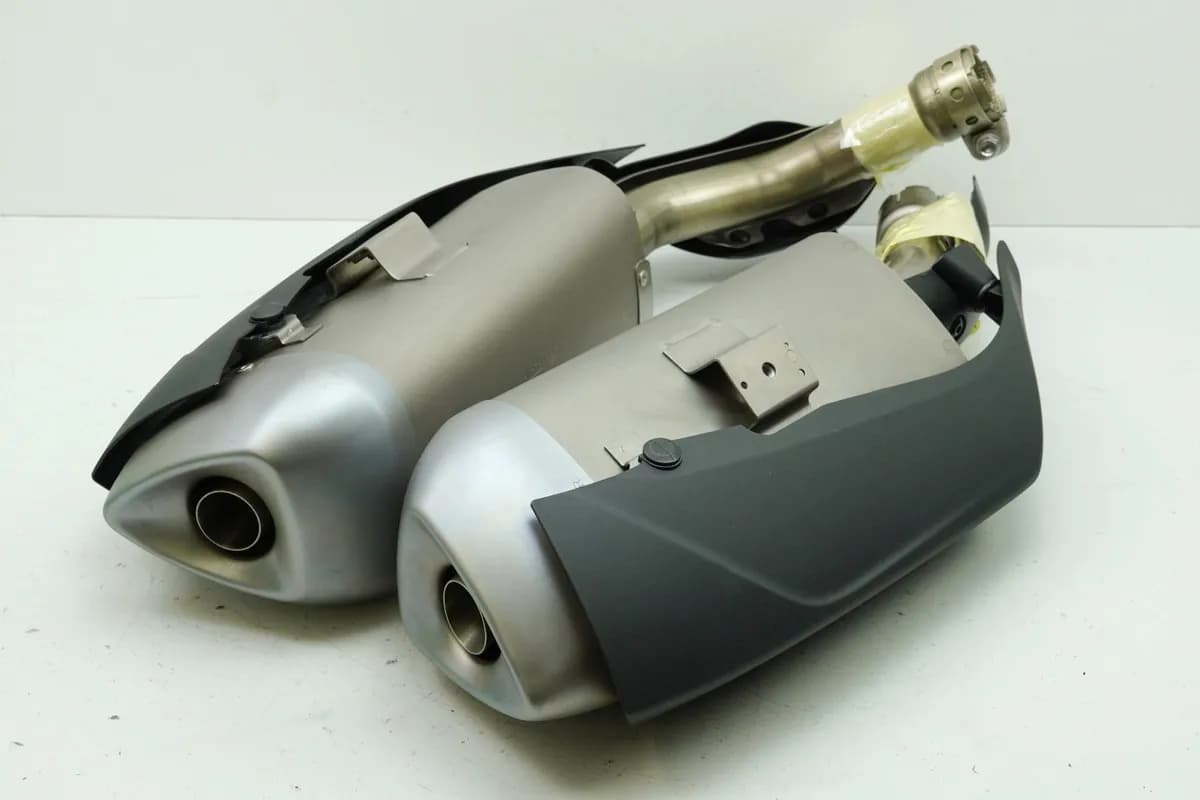 YAMAHA YZF R1 RN22 RN221 Auspuff original Schalldämpfer Cover Paar Exhaust NEU