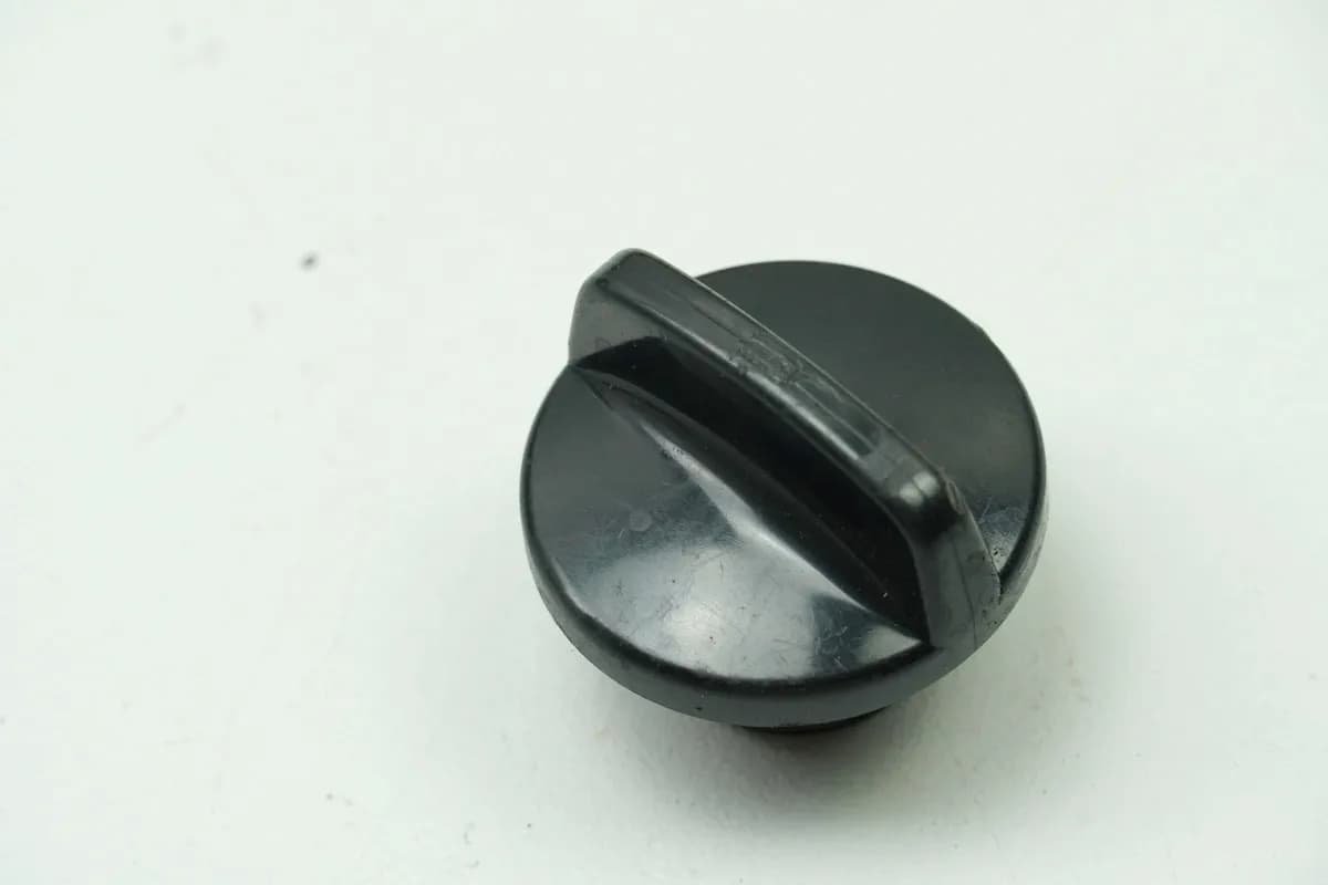 HONDA VFR 800 RC46 Deckel Öleinfüllstutzen Cover Verschluss Schraube Öl 98-01