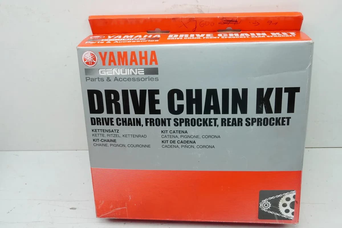 YAMAHA XJ 600 Kettensatz original Kette Ritzel Kettenrad 44 NEU