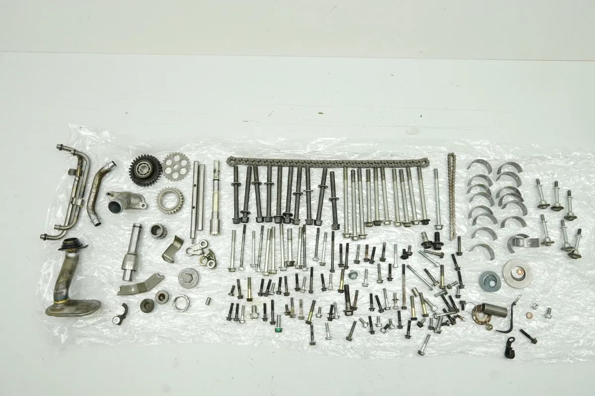 HONDA CBR 1100 XX SC35 Schrauben & Kleinteile (für Motor)