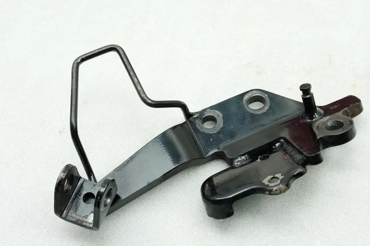 Kawasaki EL 252 EL 250B Eliminator Fußrastenträger Fahrer links Halter Fußraste