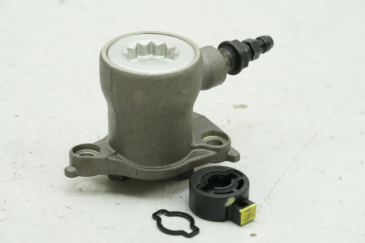 DUCATI MONSTER 696 ABS M5 Kupplungszylinder Drucknehmer (für Motor) NUR 1626km