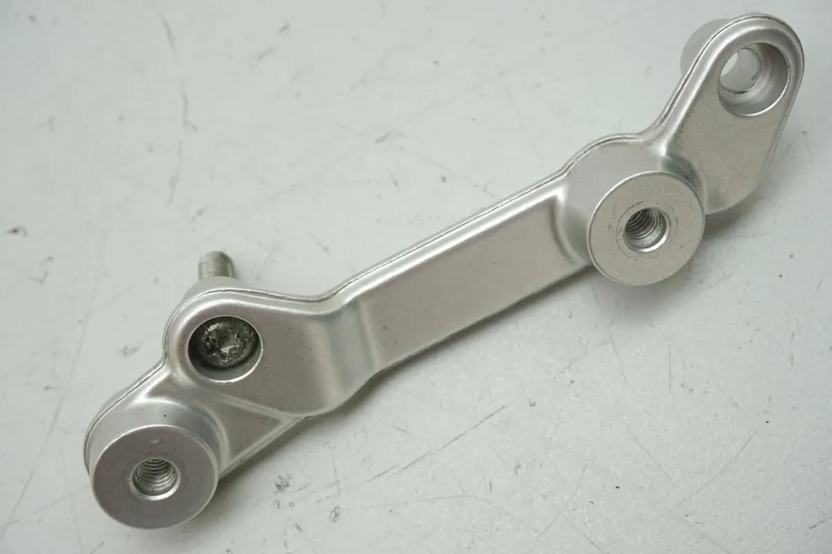 MV AGUSTA BRUTALE 800 DRAGSTER RR B322BB Halterung Lenkungsdämpfer Halteplatte