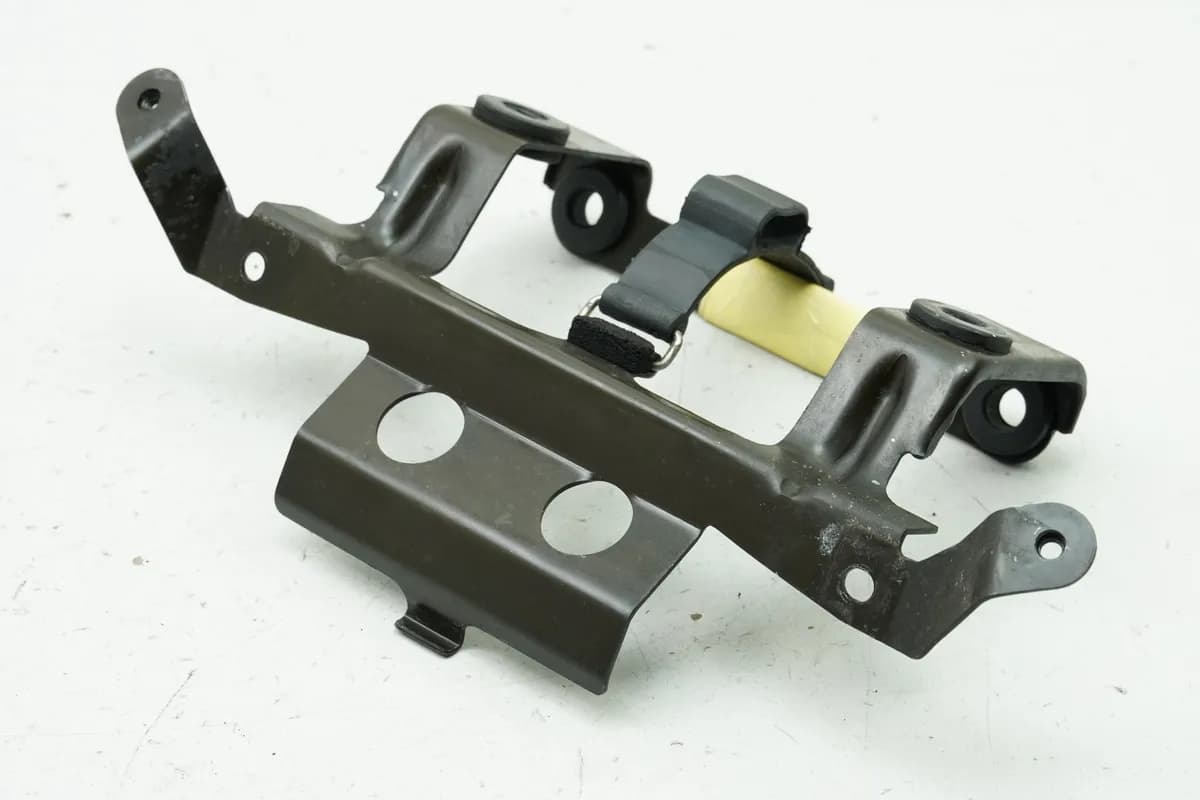 YAMAHA FZS 600 RJ02 FAZER Halterung für Rücklicht Lampe Halter Träger