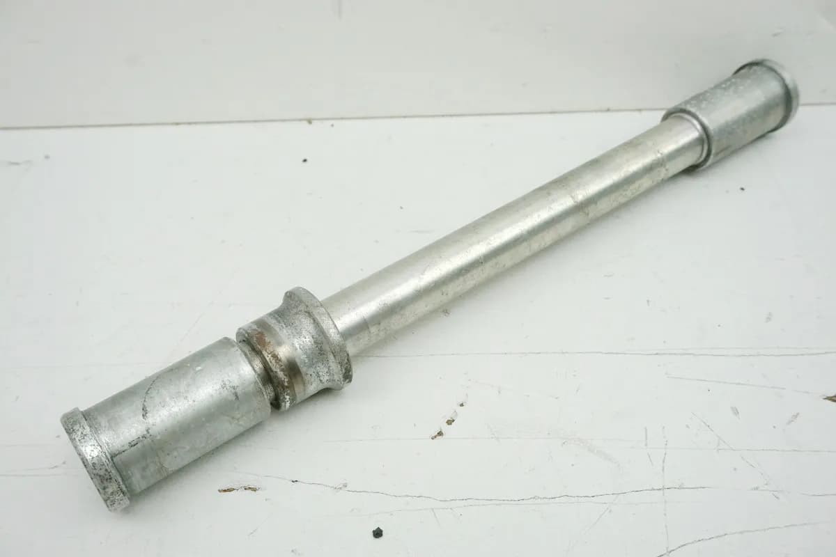 KAWASAKI GPZ 1100 ZXT10E Steckachse vorn Achse Distanz