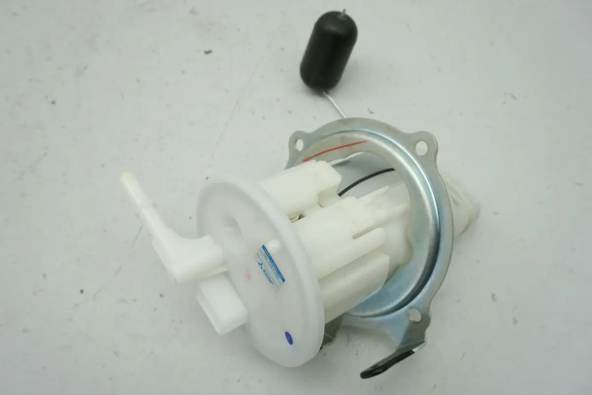 YAMAHA XSR 900 RN43 Benzinpumpe Fuel Pump