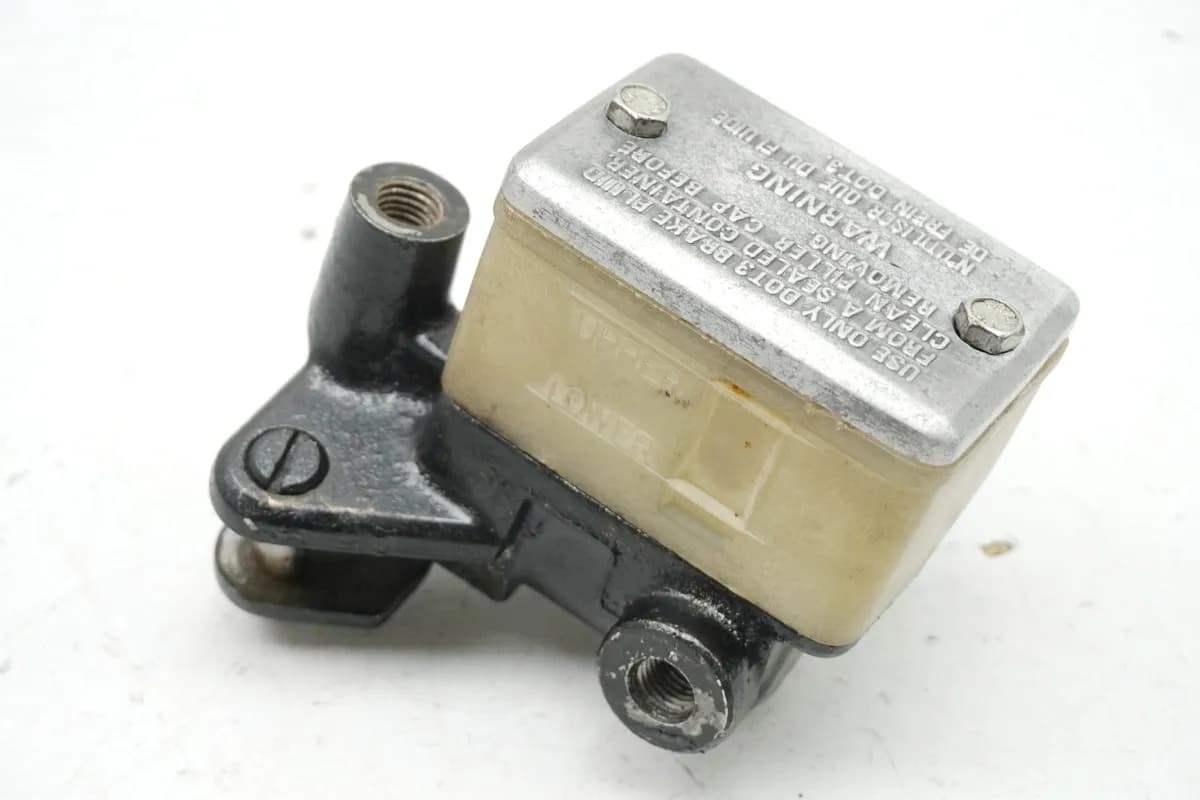 HONDA GL 500 PC02 SILVER WING Bremszylinder vorn Bremspumpe Hauptbremszylinder