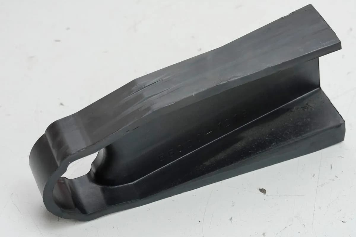 Kawasaki EL 252 EL 250 B Eliminator Kettenschleifer Kettenführung für Schwinge