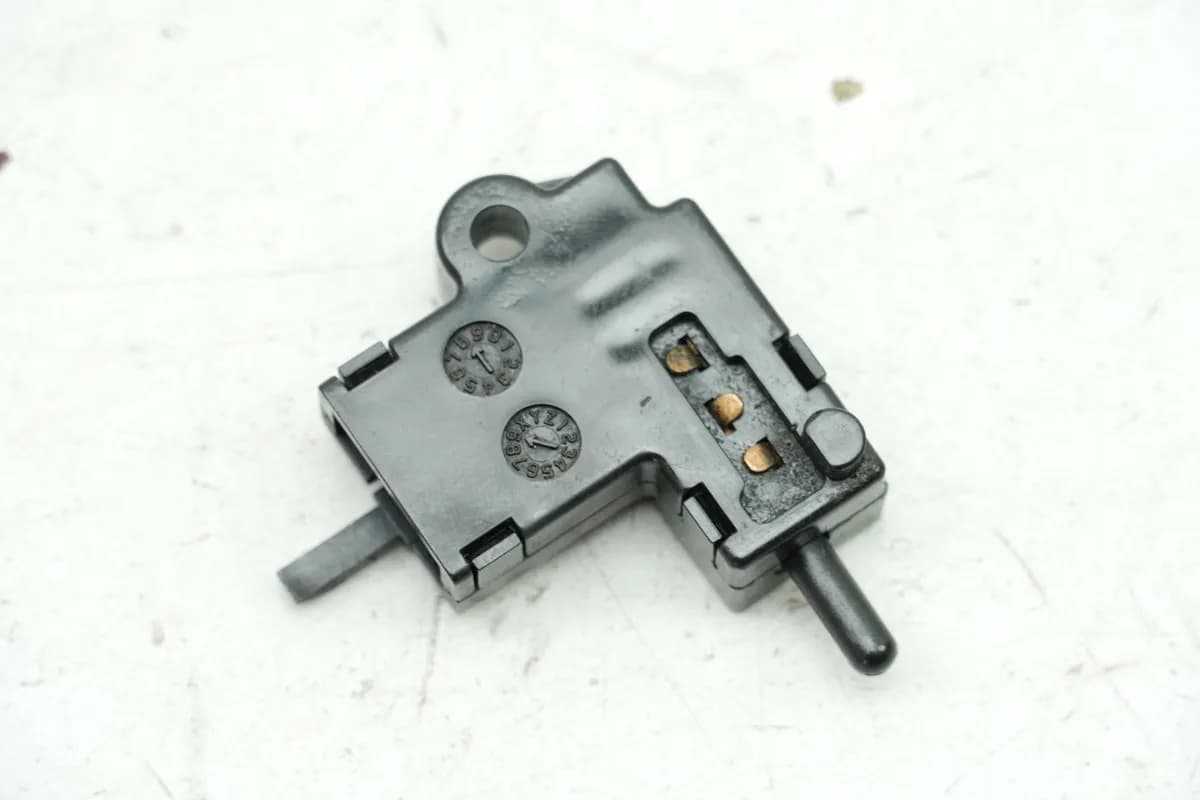 YAMAHA XJR 1300 RP02 Kupplungsschalter (für Kupplungszylinder Druckgeber)