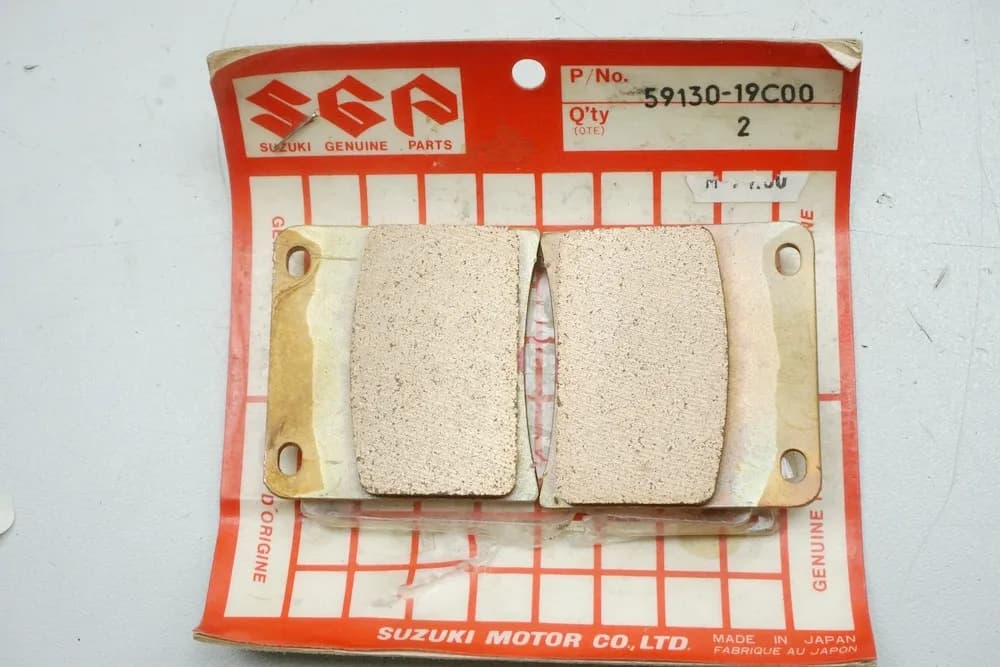 Suzuki Bremsklötze Bremsbeläge 59130-19C00 (59100-19820) original - NEU