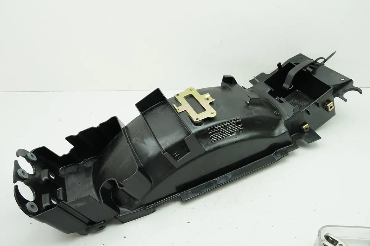 KAWASAKI ZZR 1100 D ZXT10D Kotflügel Radlauf Fender Batteriekasten 7932 km